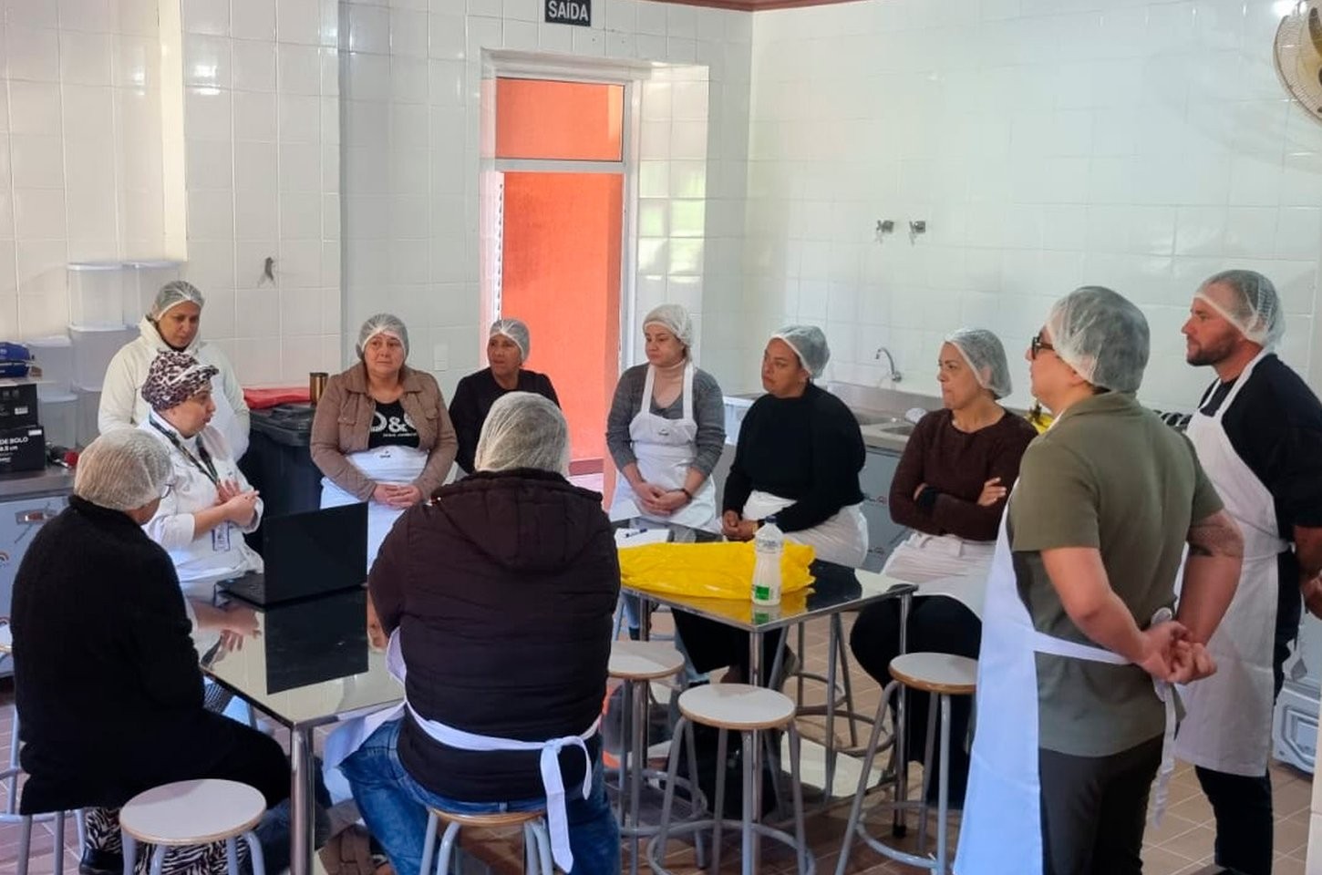 Escola do Mar inicia curso de confeitaria em Paranaguá com mais de 120 inscrições para 20 vagas
