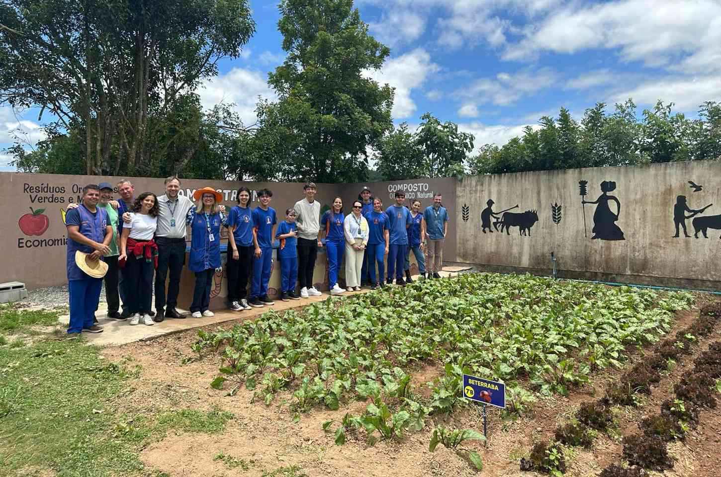 Escola do Paraná transforma lixo em energia e adubo em ciclo sustentável