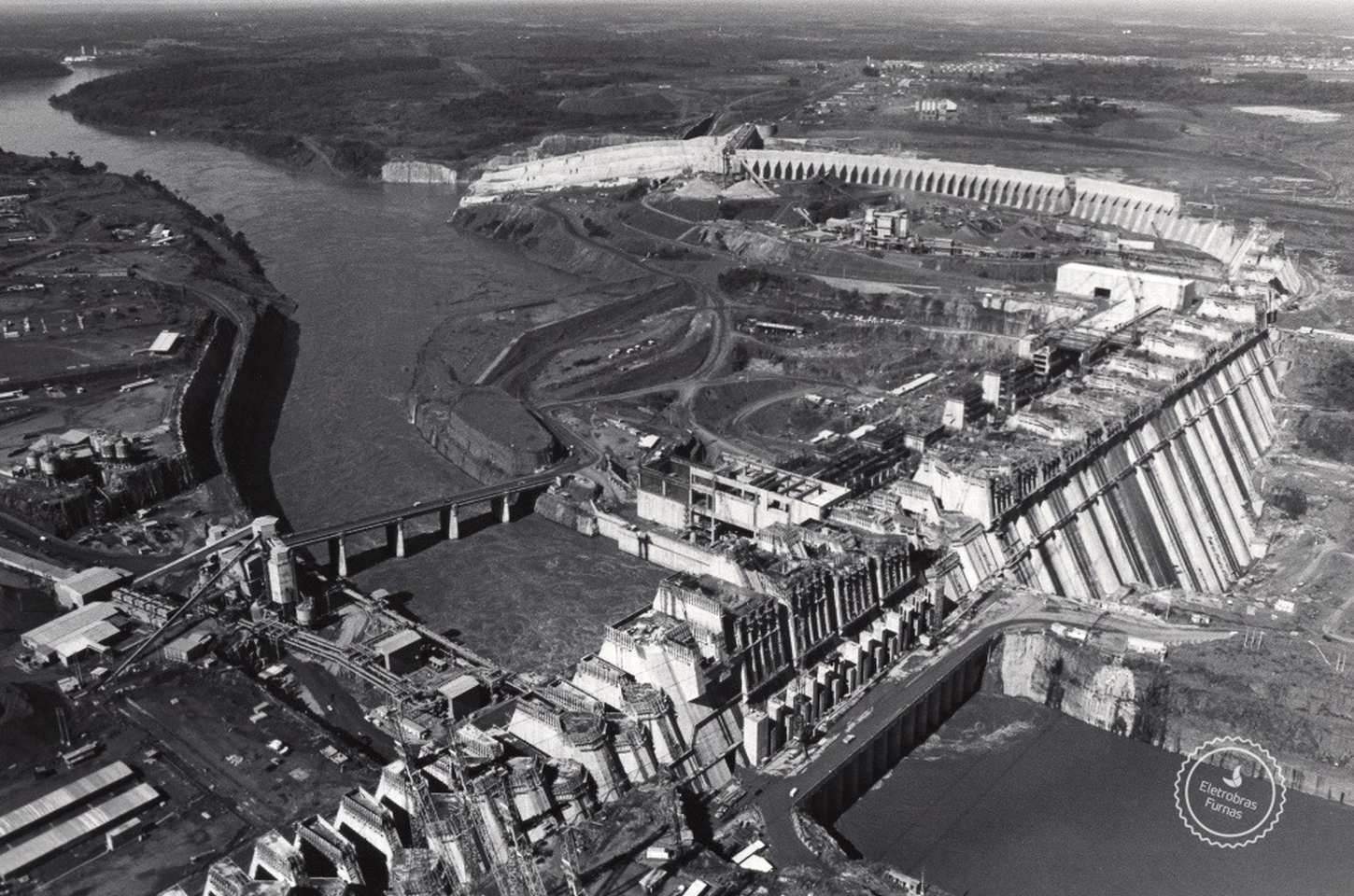 Escola pública virou colégio privado na ditadura para filhos de Itaipu