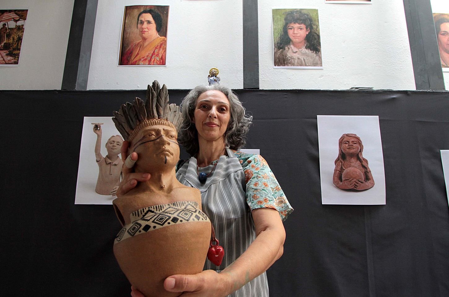Escultora homenageia Ana de Oliveira em residência artística em Curitiba