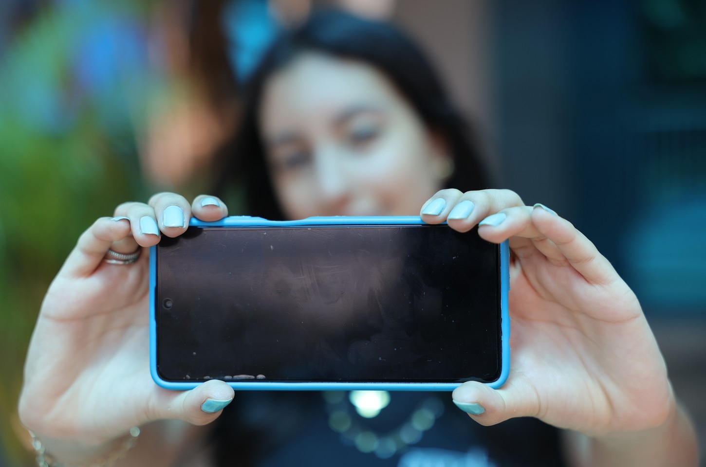 Espanha planeja proibir redes sociais para menores de 16 anos