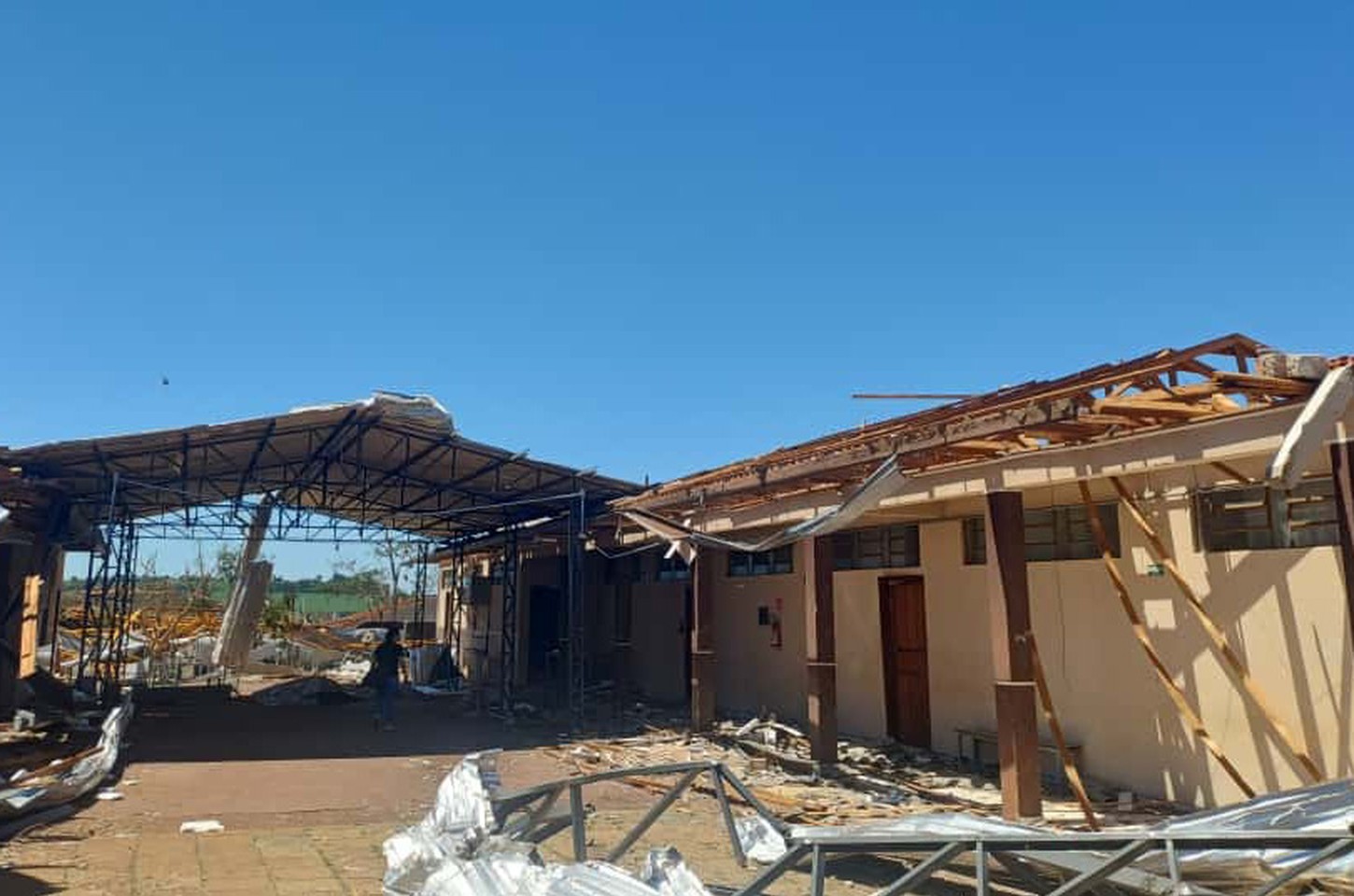 Estado atua para reconstruir escolas afetadas por tornado no Paraná
