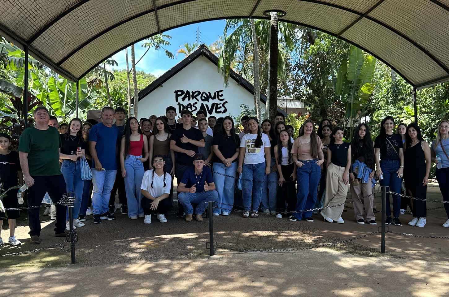 Estudantes de Rio Bonito do Iguaçu encerram ano com passeio educativo