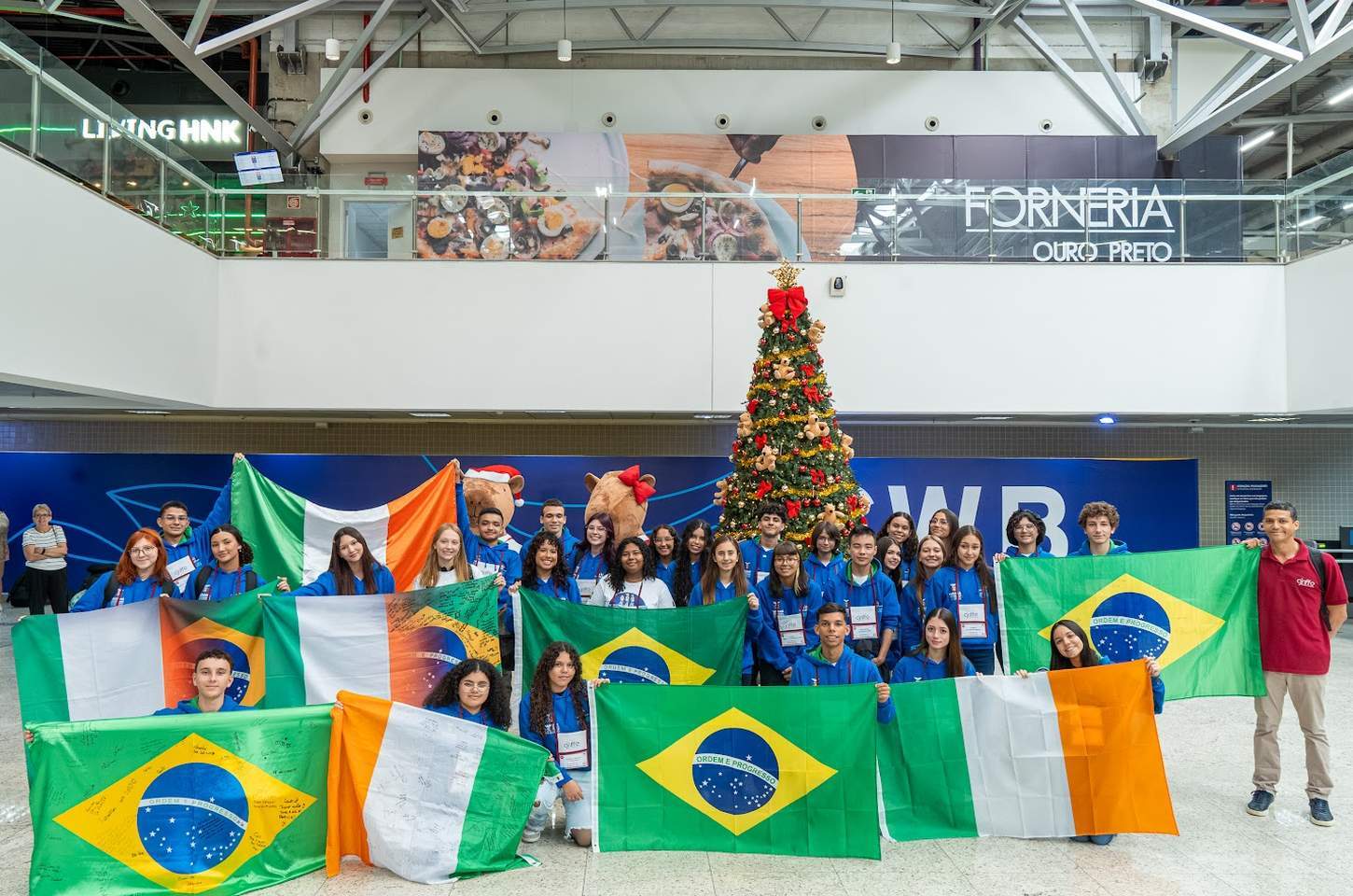Estudantes paranaenses embarcam para intercâmbio histórico na Irlanda