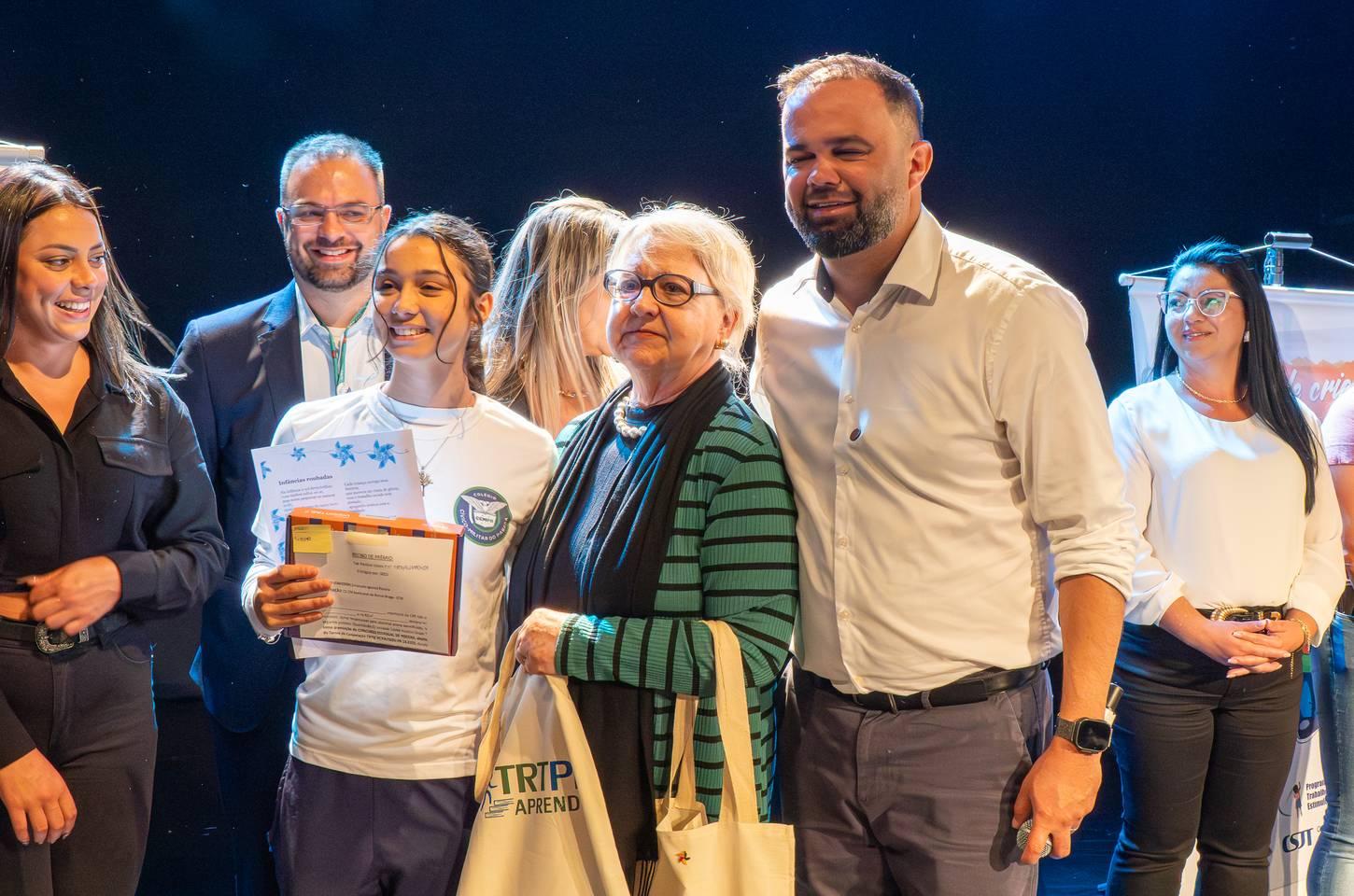 Estudantes paranaenses são premiados em concurso de poesia sobre trabalho infantil