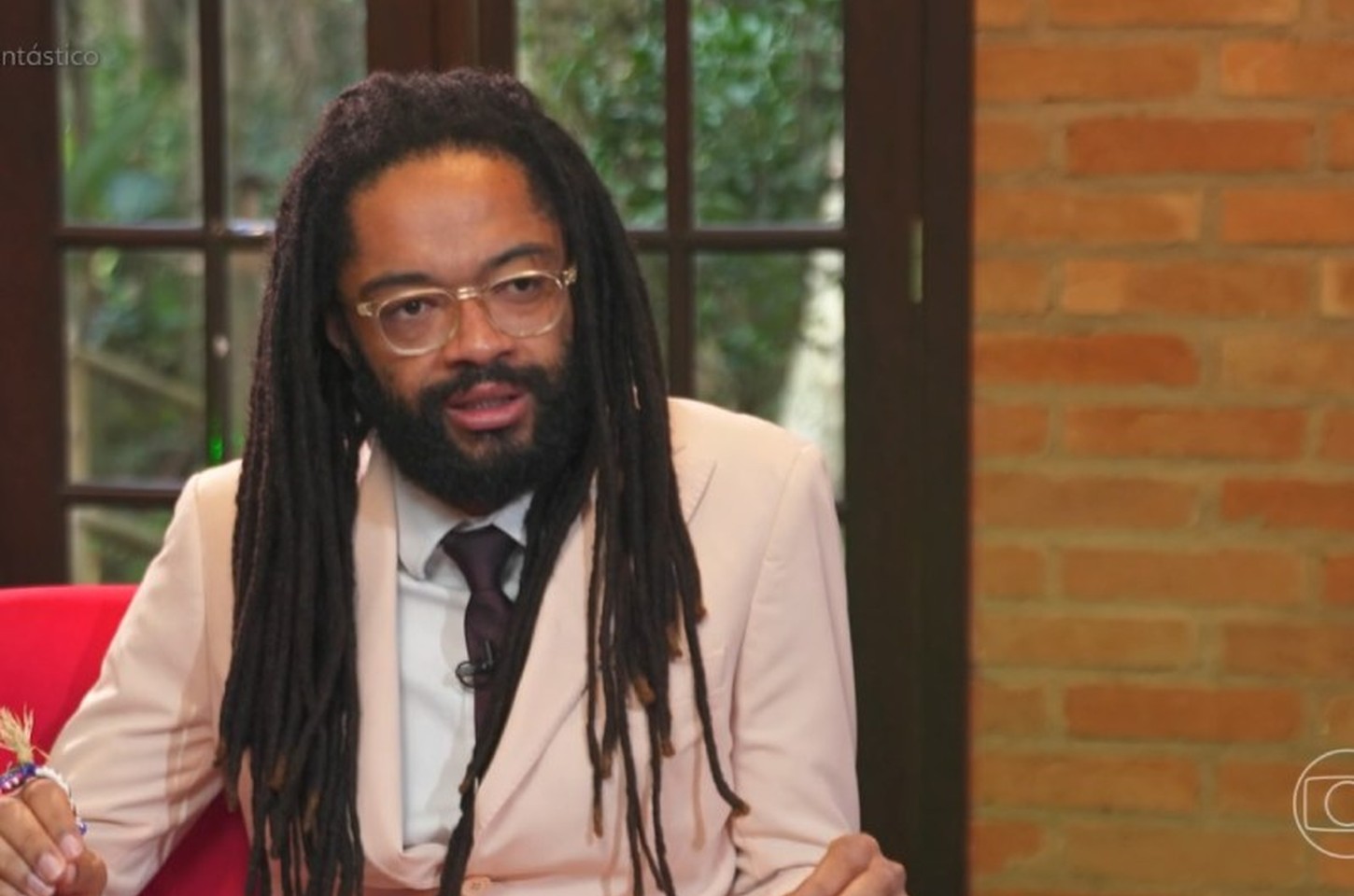 Evandro Okán explica mudança de nome e homenagem à mãe