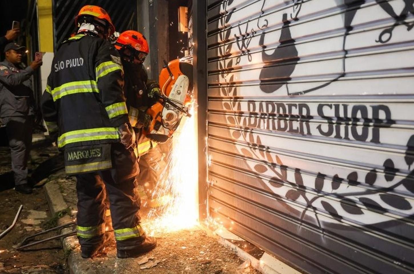 Explosão no Jaguaré: Governo de SP e concessionárias atendem famílias; uma morte e três feridos