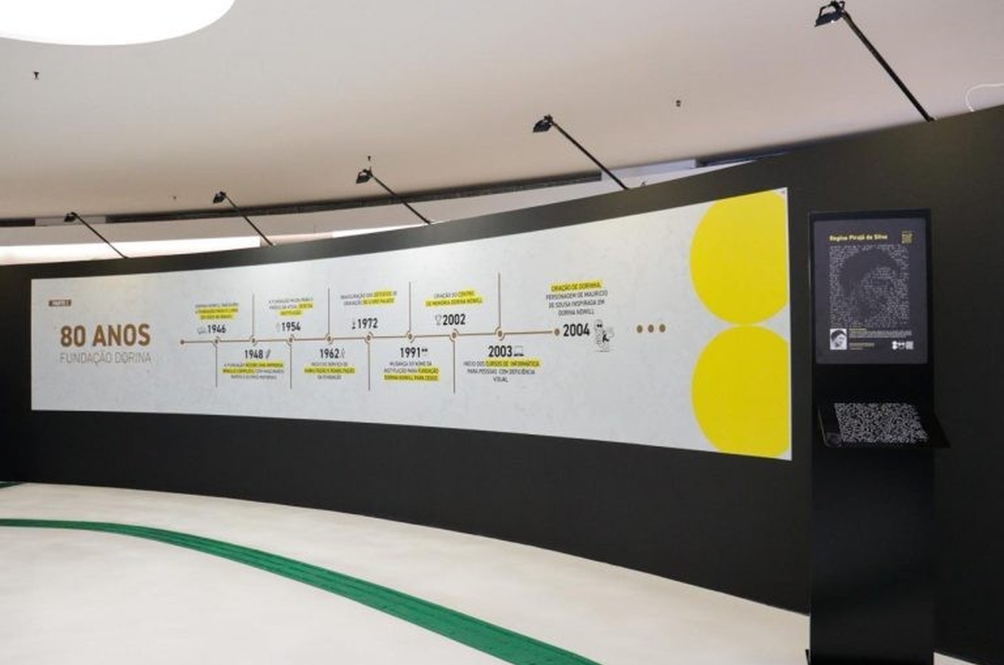 Exposição homenageia 80 anos da Fundação Dorina Nowill com arte em braille