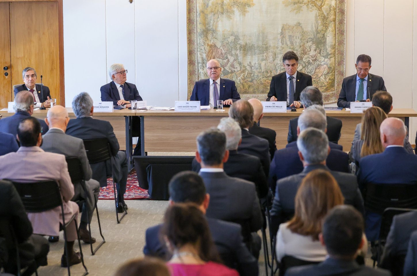 Fachin defende distanciamento do Judiciário de partes e interesses