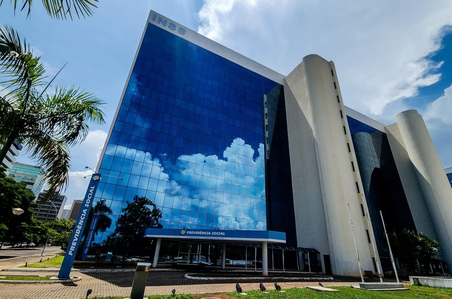 Fachin retira destaque e STF mantém rejeição de recurso sobre revisão da vida toda