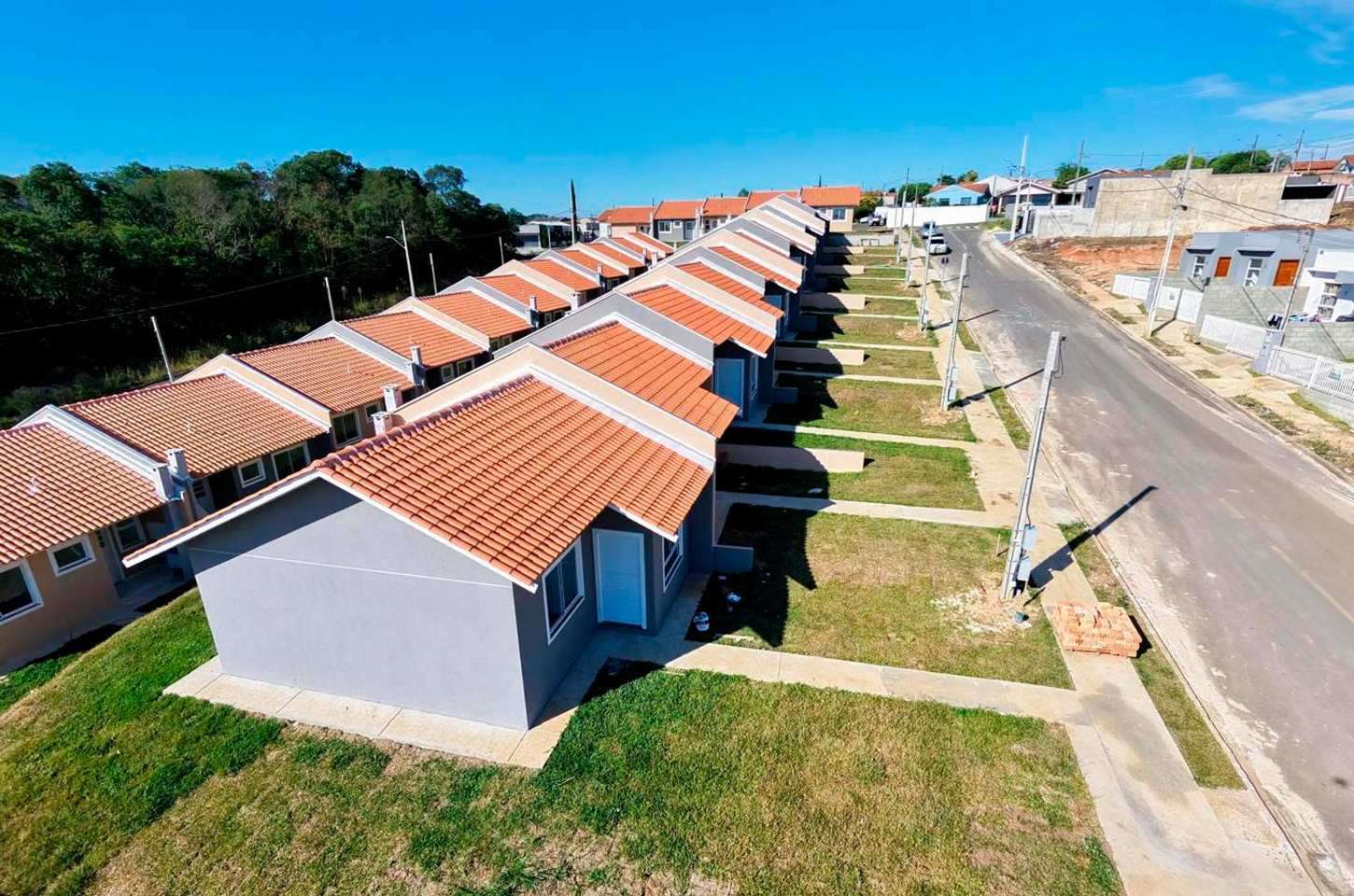 Famílias de Irati recebem chaves da casa própria na última etapa do Residencial Aurora Park