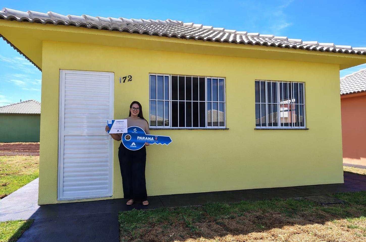 Famílias recebem chaves de casas populares em Alvorada do Sul
