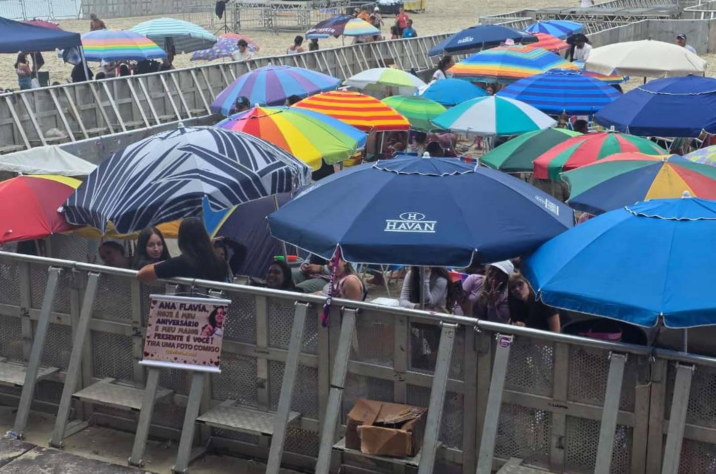 Fãs enfrentam madrugada para garantir lugar no show de Ana Castela