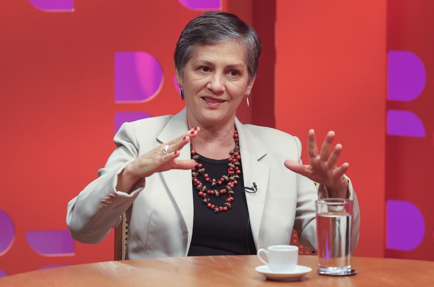Fenaj e sindicato repudiam agressão a repórter na Câmara e pedem responsabilização