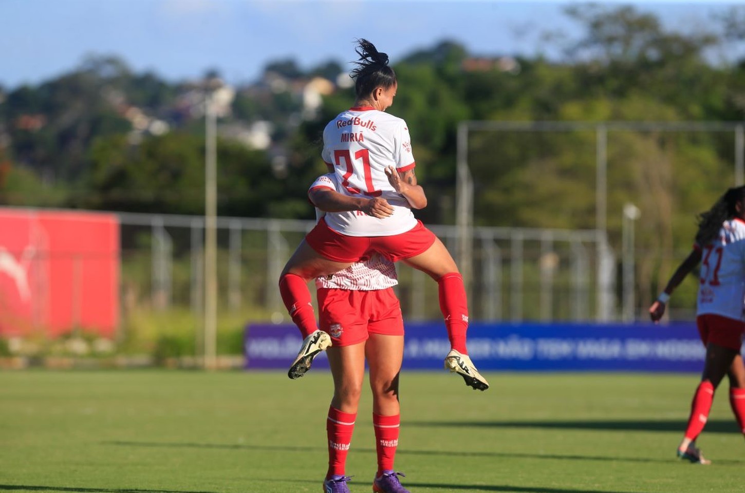 Flamengo e Red Bull Bragantino se enfrentam na TV Brasil pelo Brasileirão Feminino