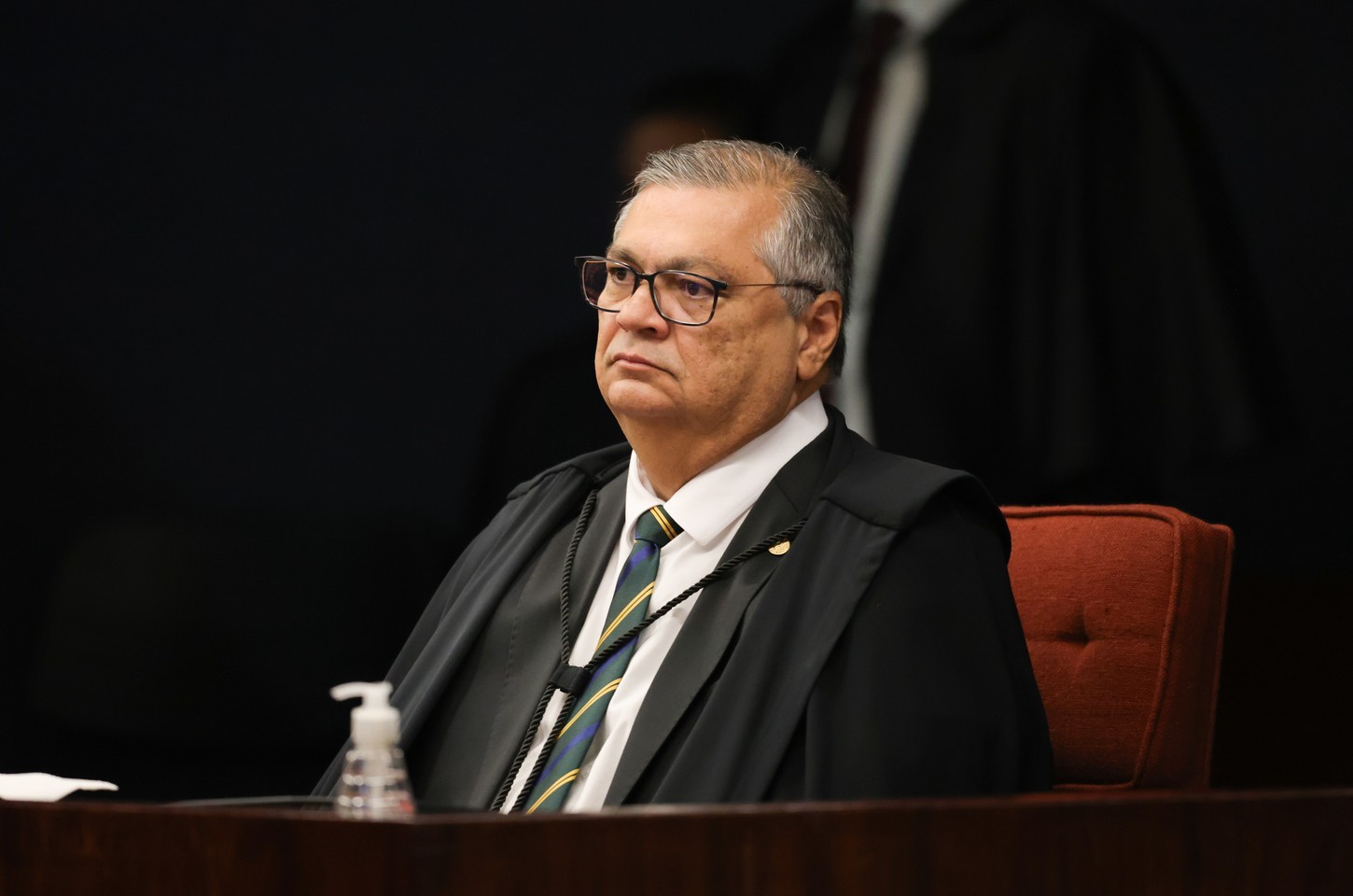 Flávio Dino suspende artigo que revalida pagamento de emendas de relator