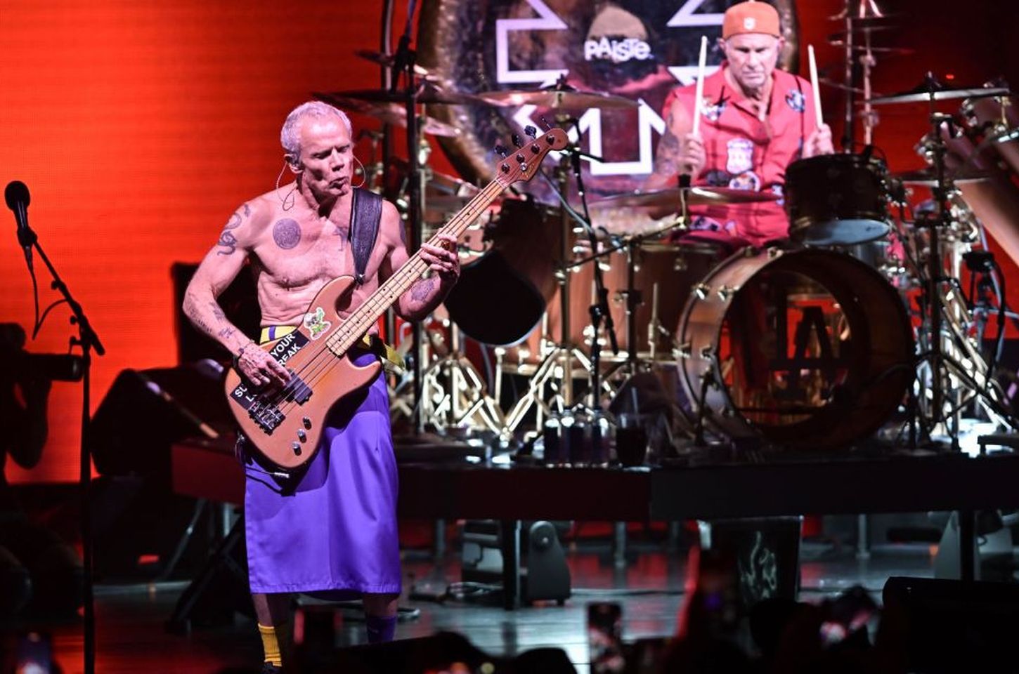 Flea anuncia álbum solo 'Honora' com participações de Nick Cave e Thom Yorke