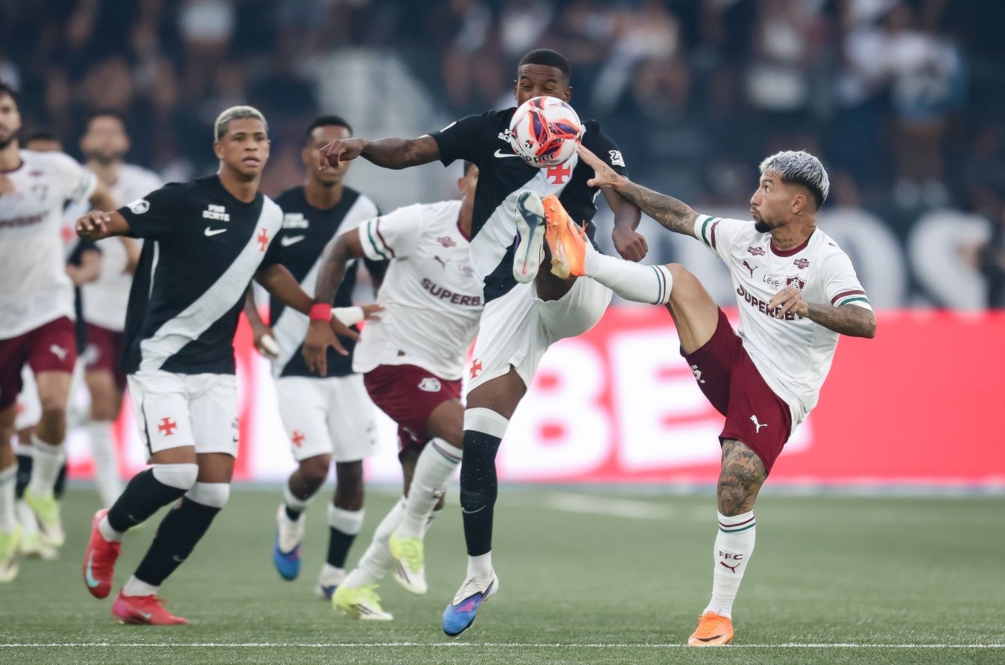 Fluminense e Vasco decidem última vaga na final do Carioca 2026