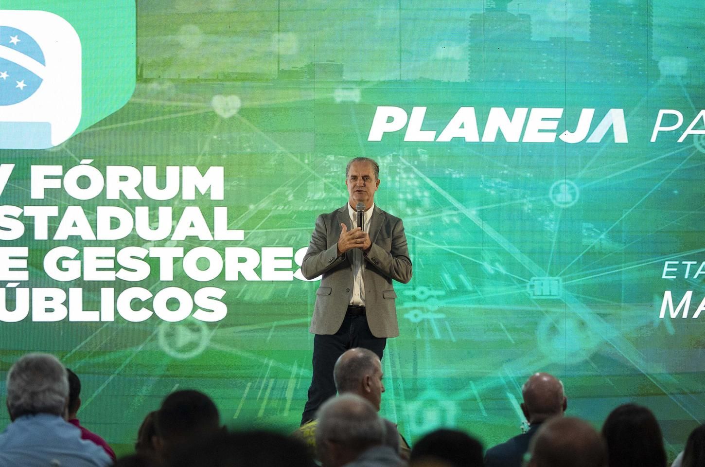 Fórum estadual reúne mais de 230 prefeitos no noroeste do Paraná