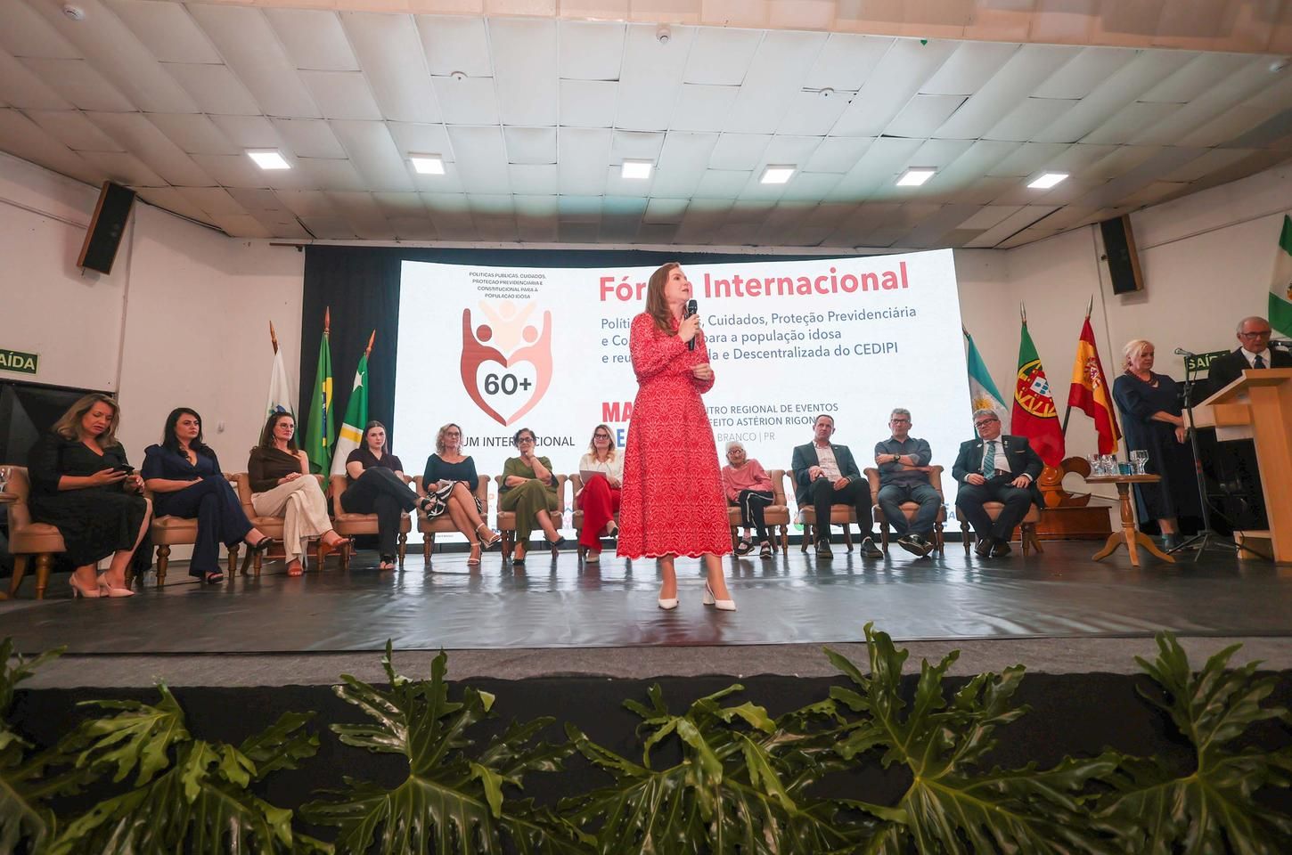 Fórum internacional discute envelhecimento e políticas públicas no Paraná