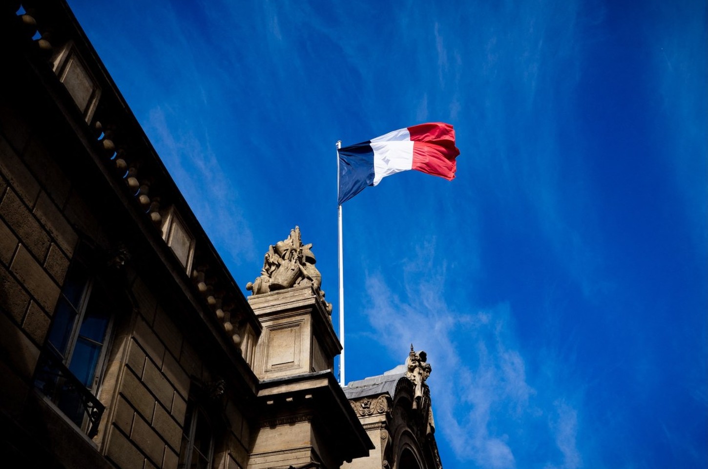 França inicia migração de Windows para Linux em busca de soberania digital