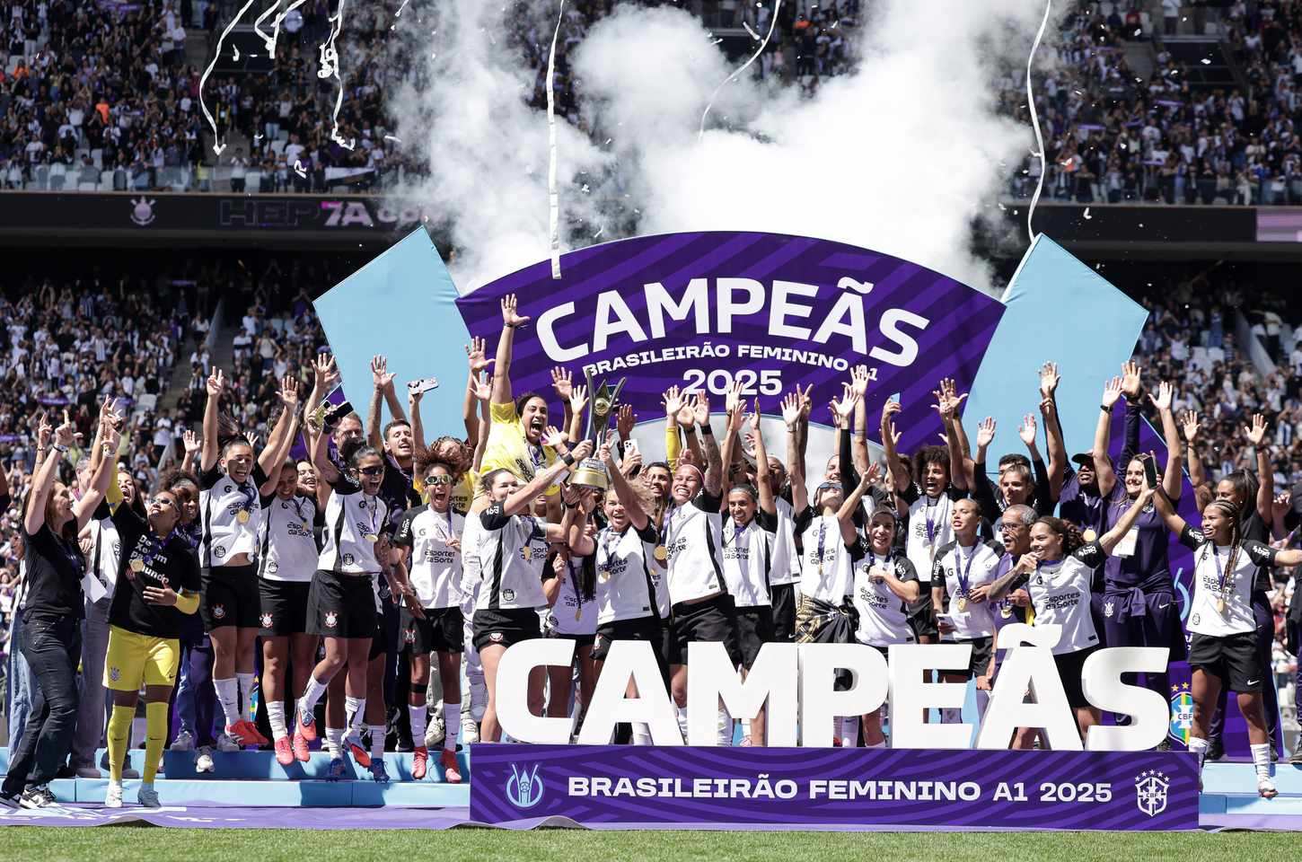 Futebol feminino fecha 2025 com seleção em alta e Corinthians hegemônico