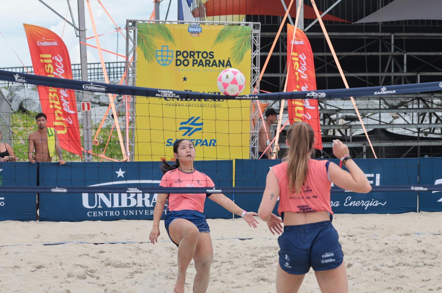 Futevôlei feminino brilha no litoral do Paraná em torneio inclusivo