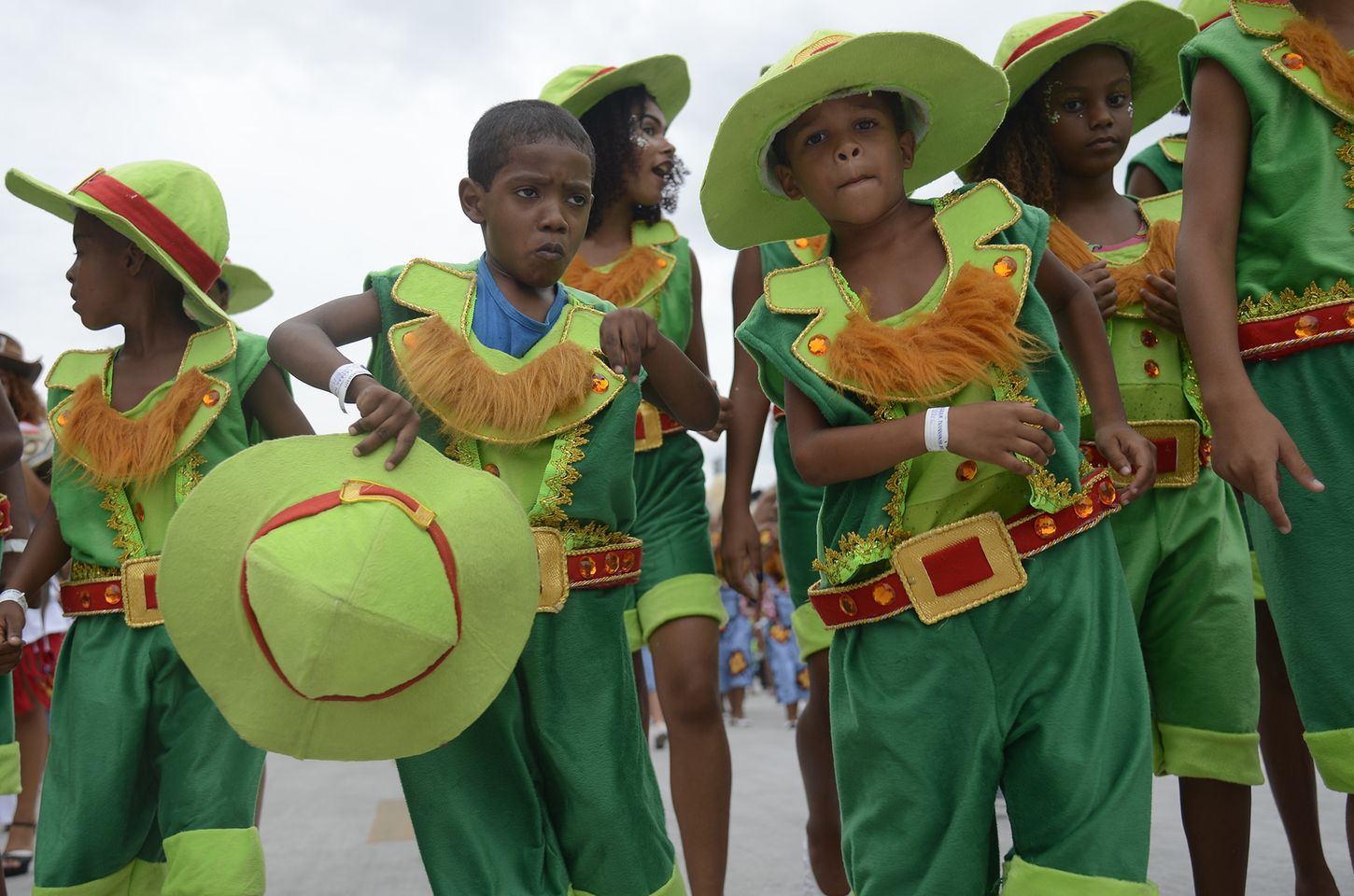Futuro do samba brilha na Sapucaí com desfile das escolas mirins