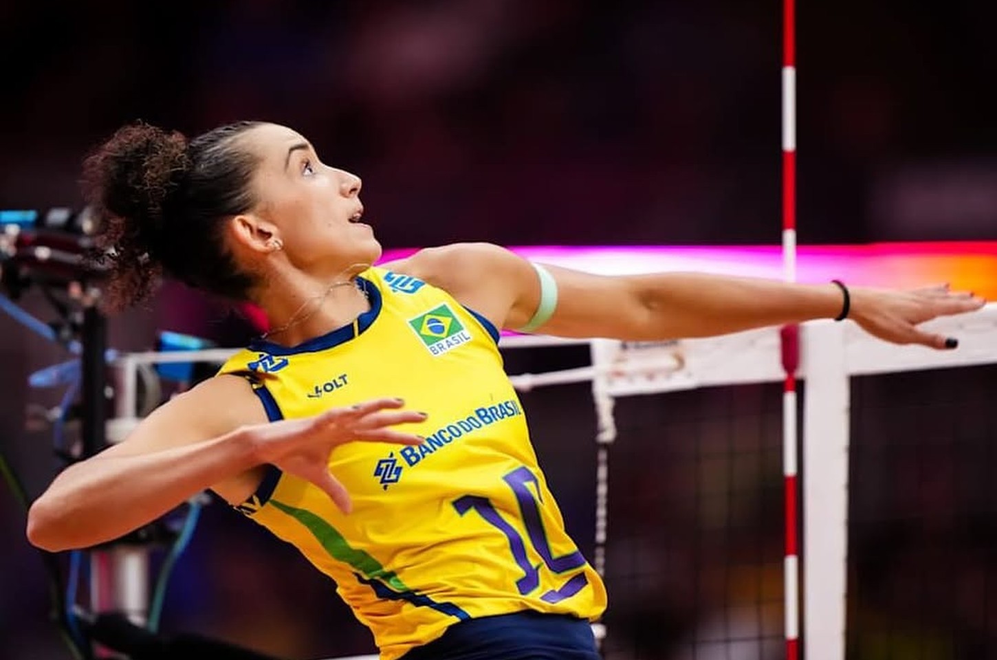 Gabi Guimarães é eleita a segunda melhor jogadora de vôlei do mundo em 2025