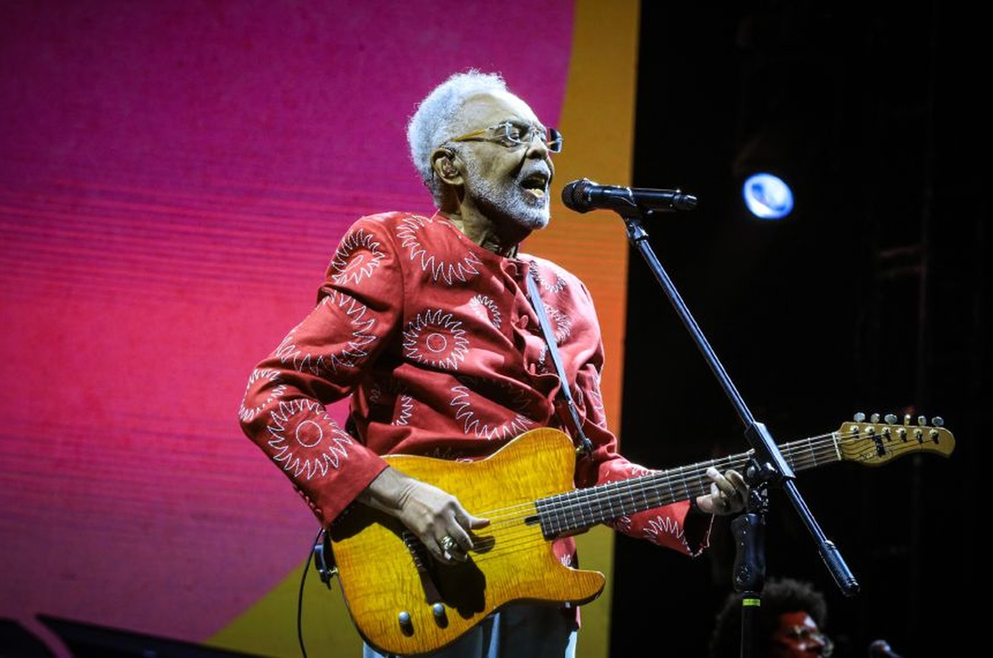 Gilberto Gil é eleito Personalidade do Ano no Prêmio Faz Diferença