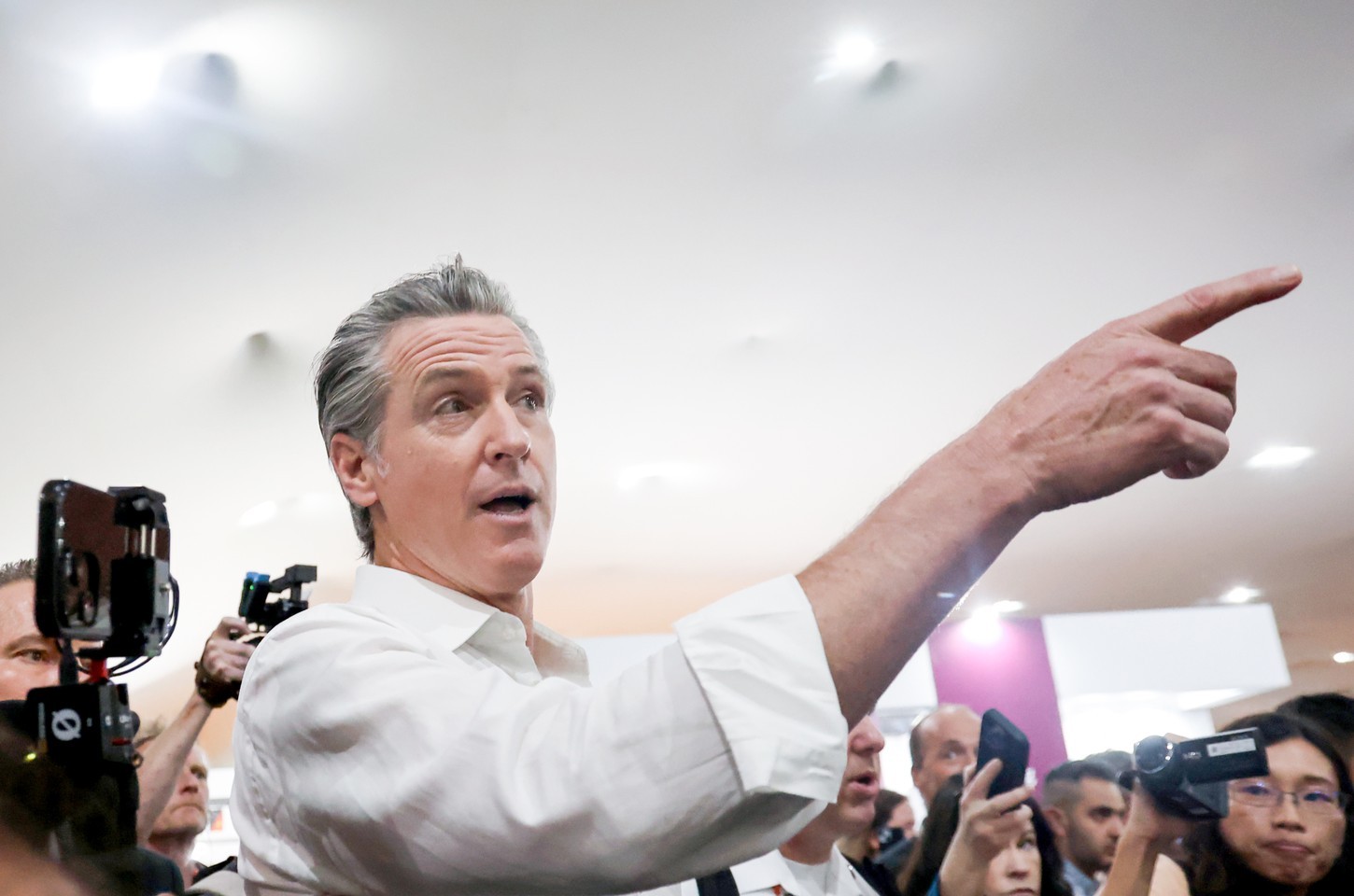 Governador da Califórnia critica ausência de Trump na COP30