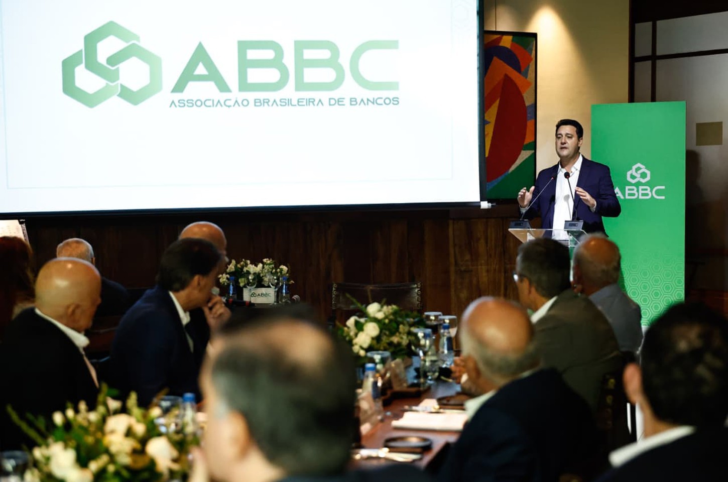 Governador do Paraná defende exploração de vocações nacionais em evento bancário