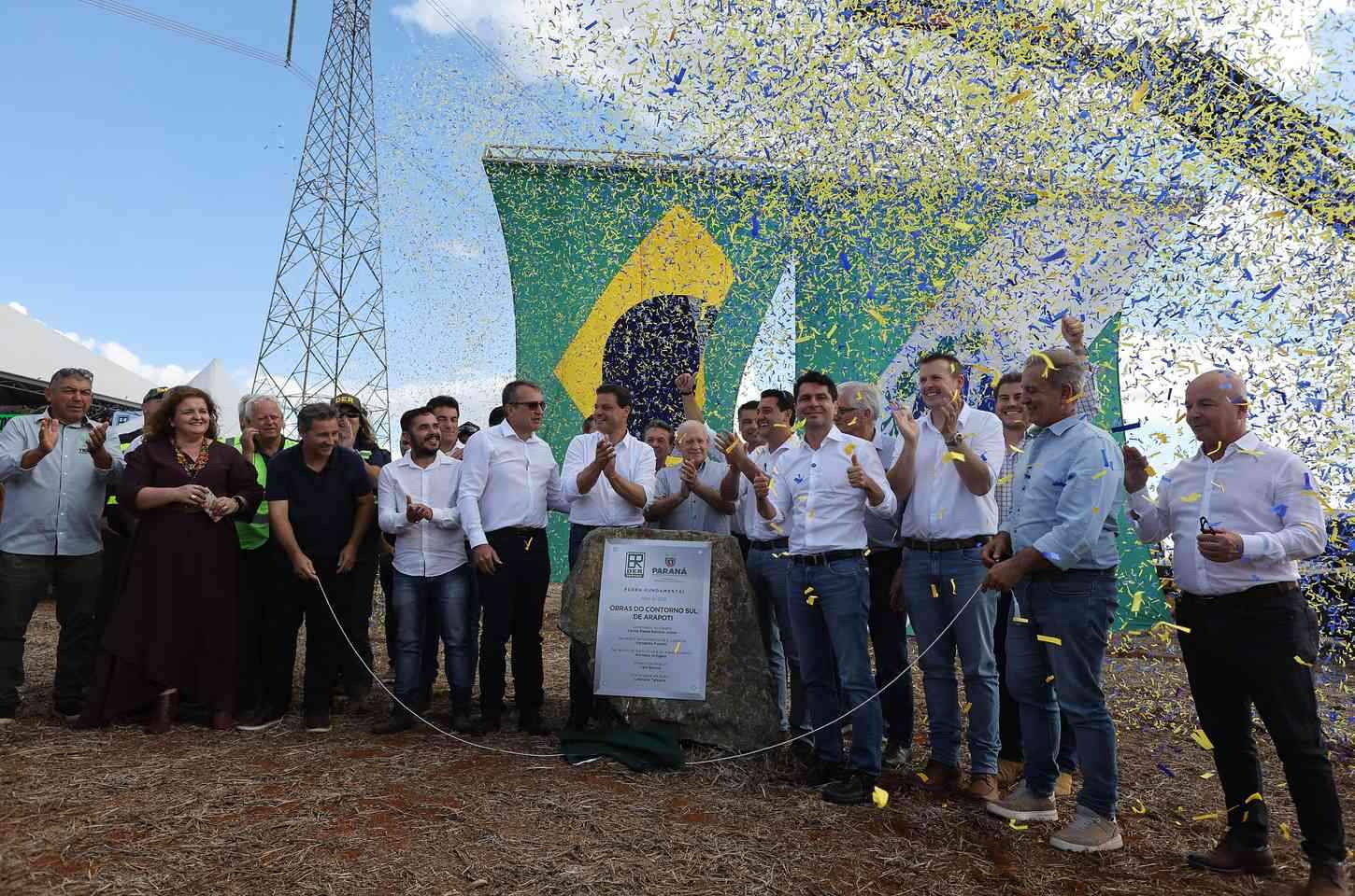 Governador Ratinho Junior lança pedra fundamental do Contorno Sul de Arapoti, com investimento de R$ 68 milhões