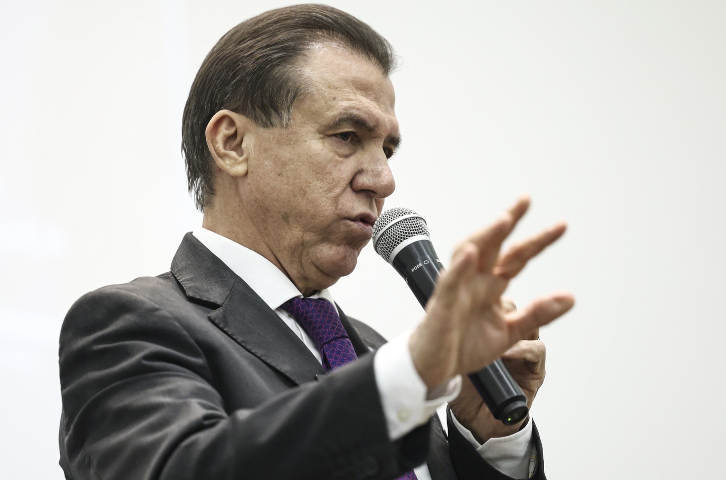 Governo ameaça enviar projeto de lei com urgência sobre jornada de trabalho