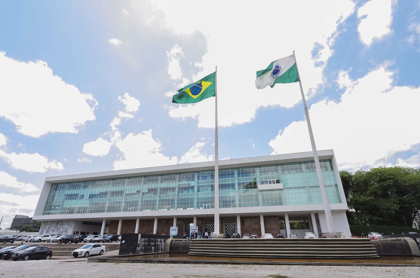 Governo do Paraná anuncia pacote de R$ 1,6 bilhão para servidores