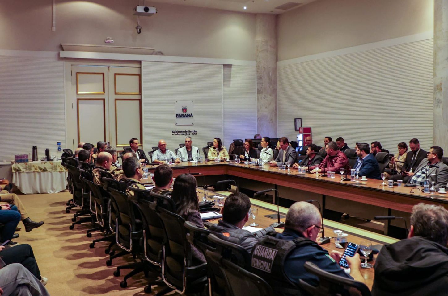 Governo do Paraná cria grupo de trabalho para combater motoristas irregulares em aeroportos e rodoviárias
