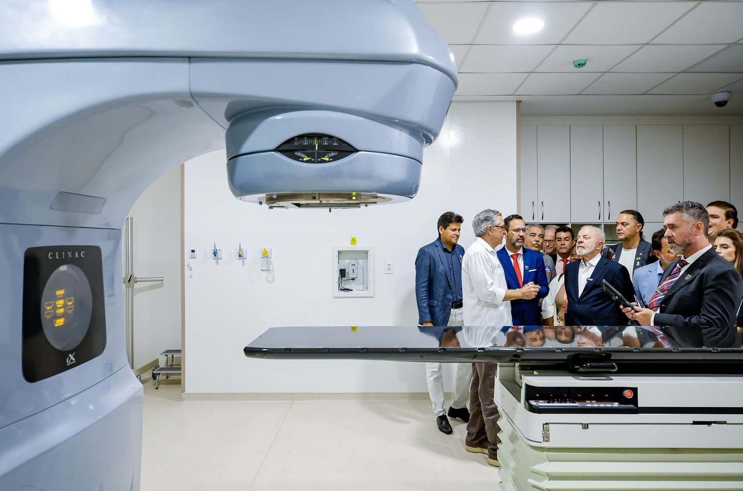 Governo inaugura centros de radioterapia em cinco cidades e anuncia investimentos