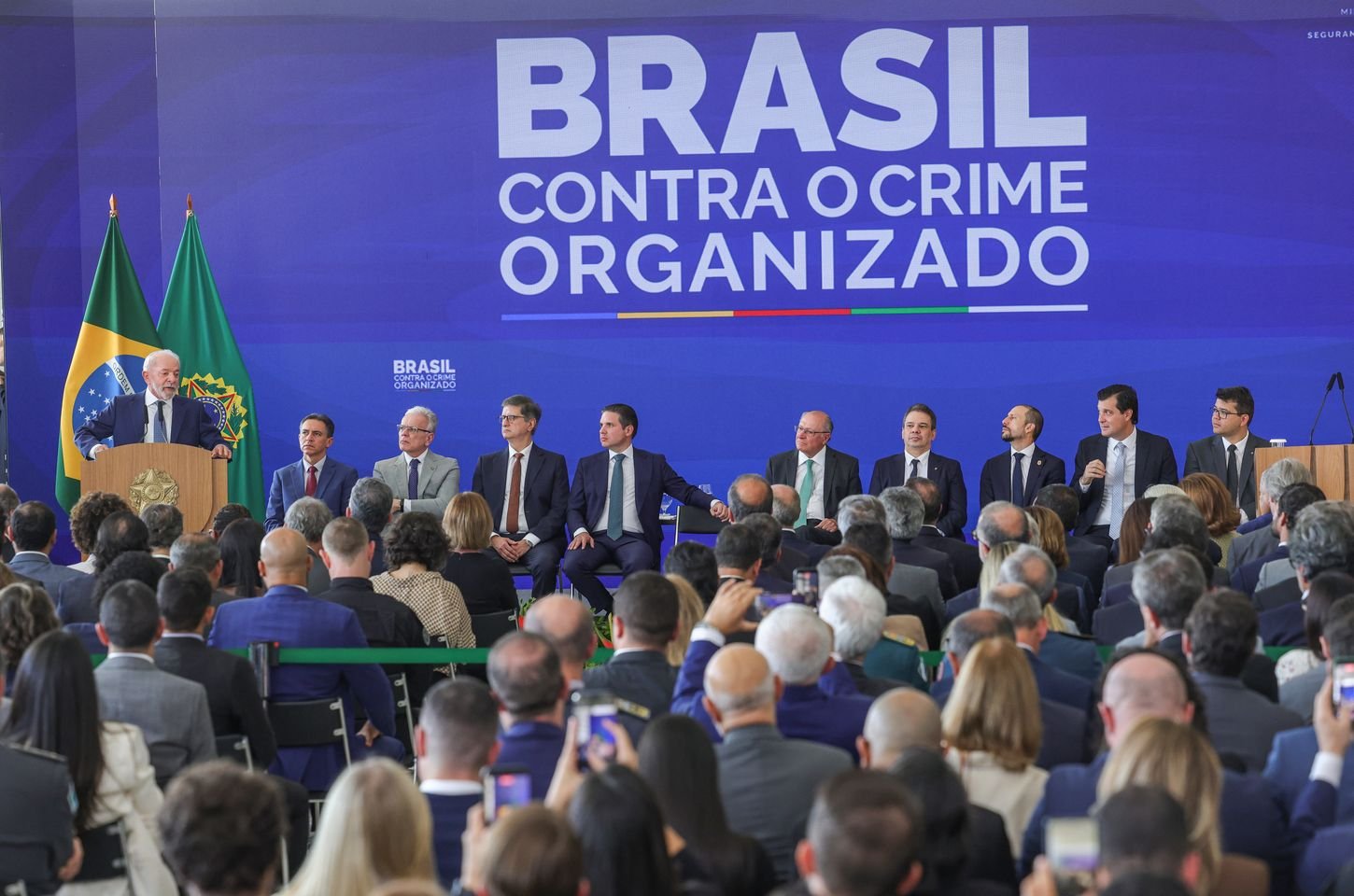 Governo lança programa de R$ 11 bilhões contra o crime organizado