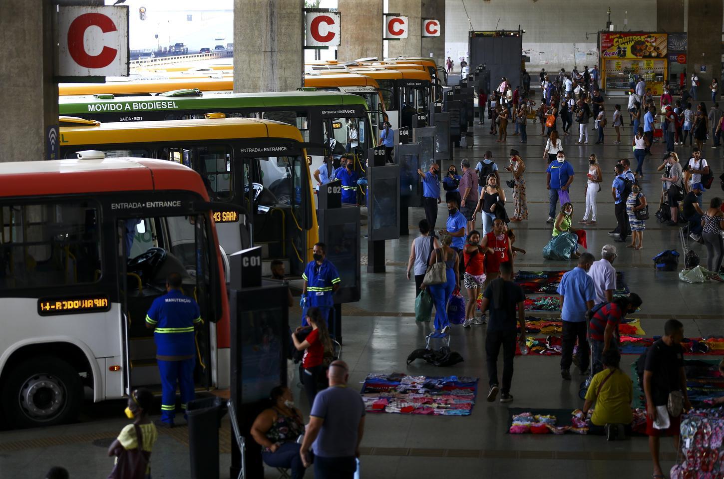 Gratuidade no transporte em capitais pode injetar R$ 60,3 bilhões na economia, diz estudo