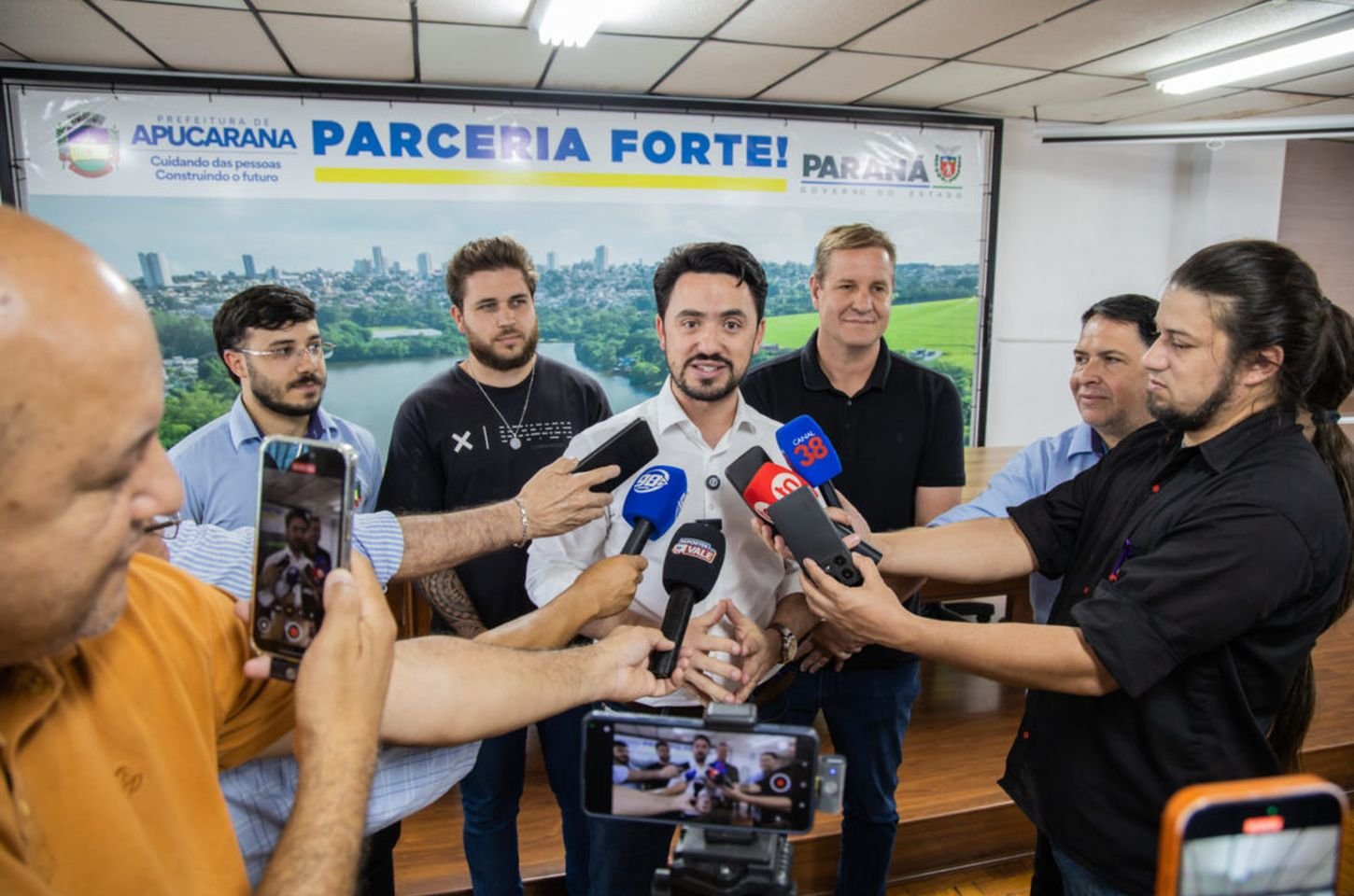 Grupo Pixote encerra programação do Natal da Família de Apucarana