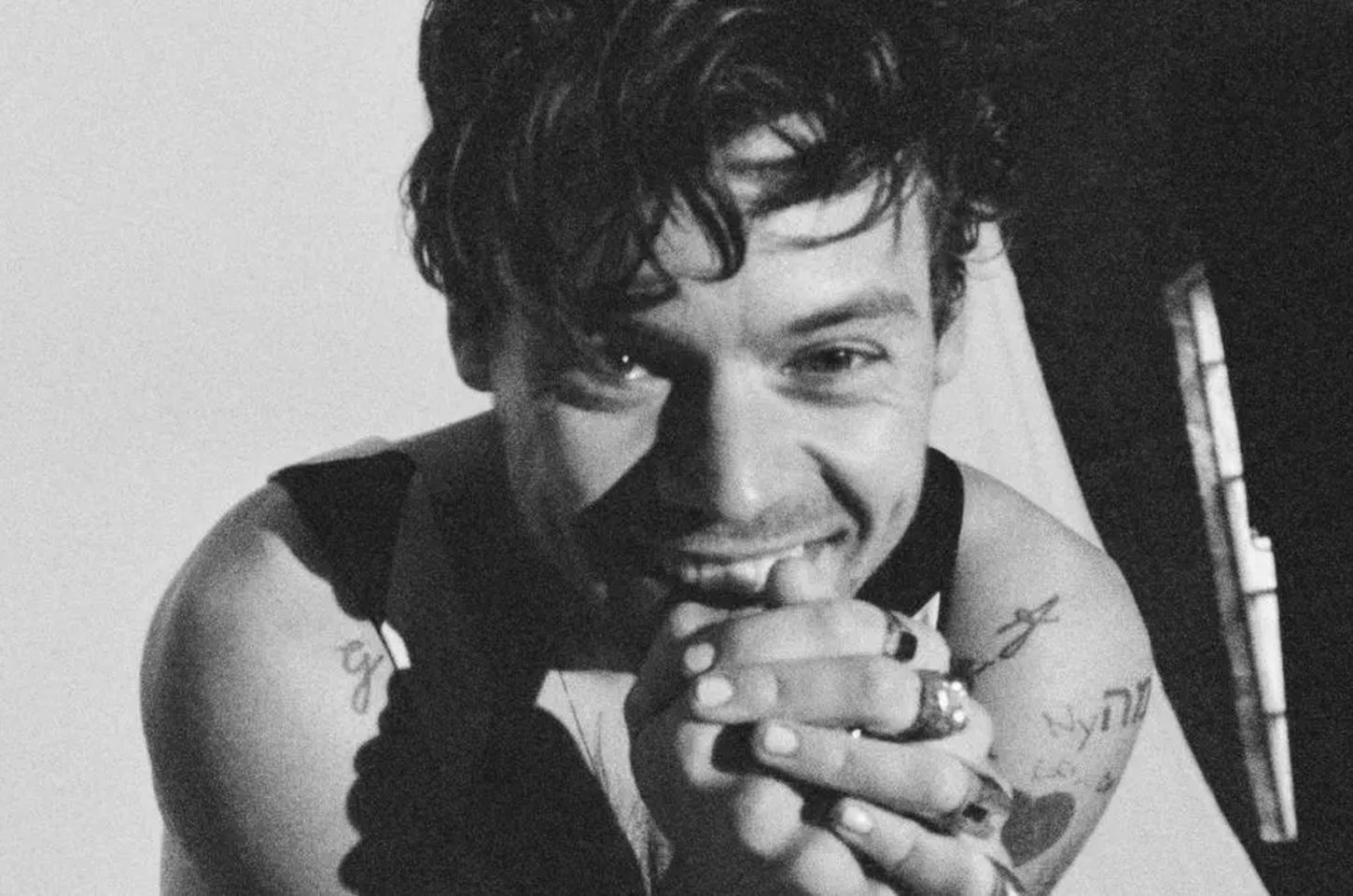 Harry Styles causa furor com campanha misteriosa 'We Belong Together'