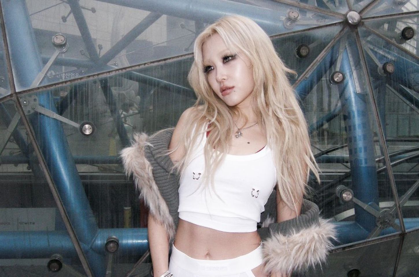 HEYOON lança EP "seriously unserious" com colaboração brasileira