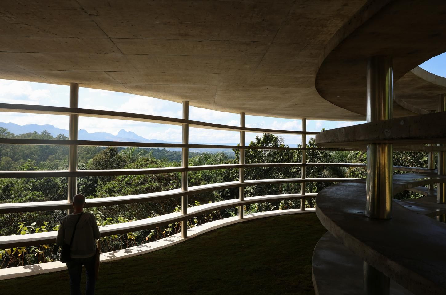 Inhotim inaugura três obras e inicia comemoração de 20 anos