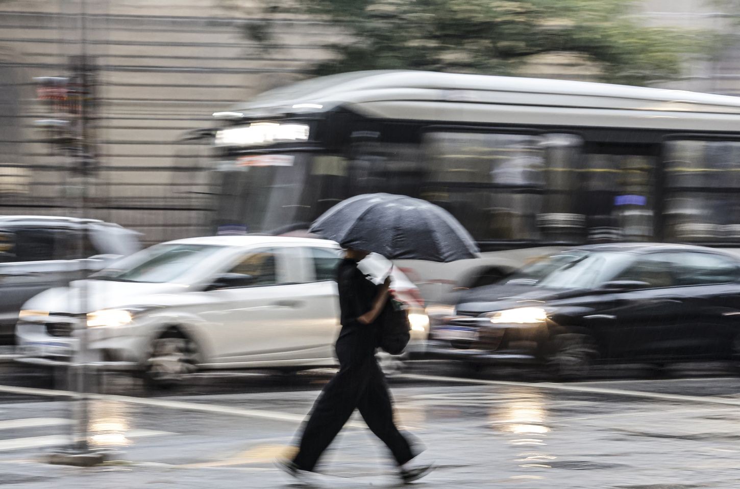 Inmet emite alerta laranja para tempestade e ventos de até 100 km/h no RS