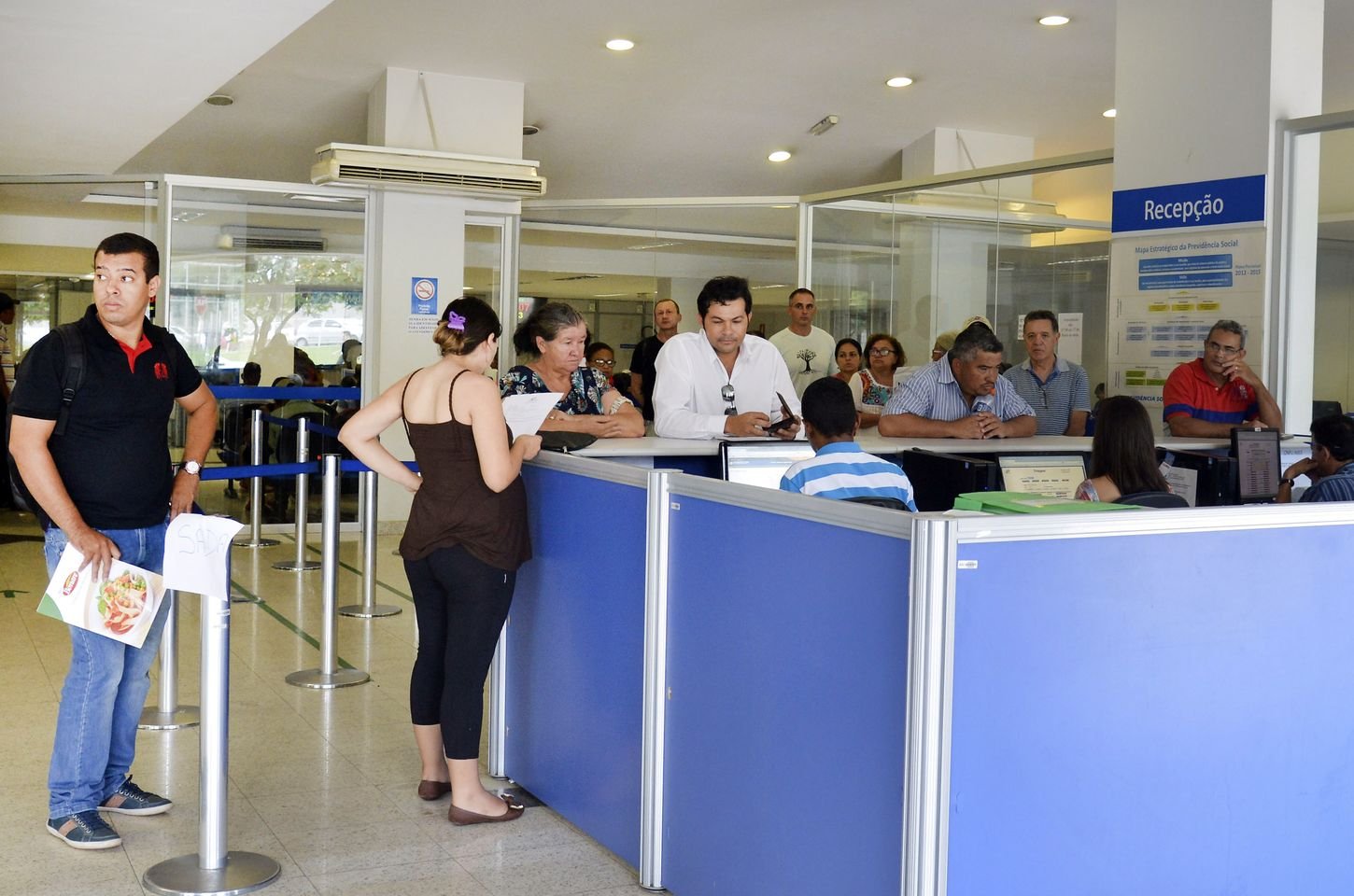 INSS muda programa de benefícios para reduzir fila de espera