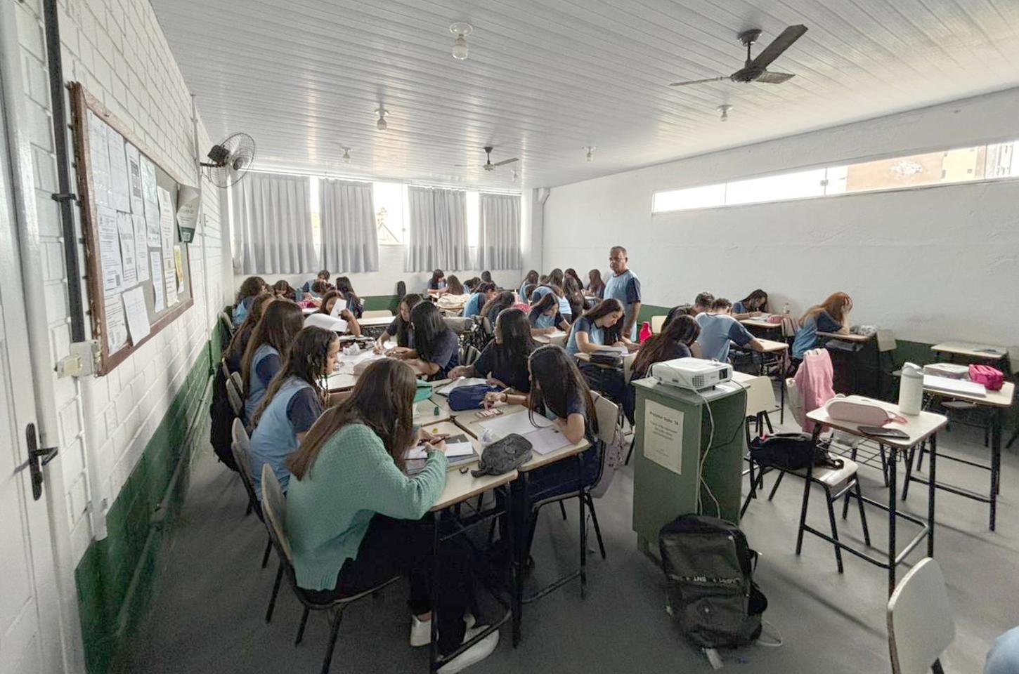 Instituto histórico de Paranaguá retoma aulas após incêndio