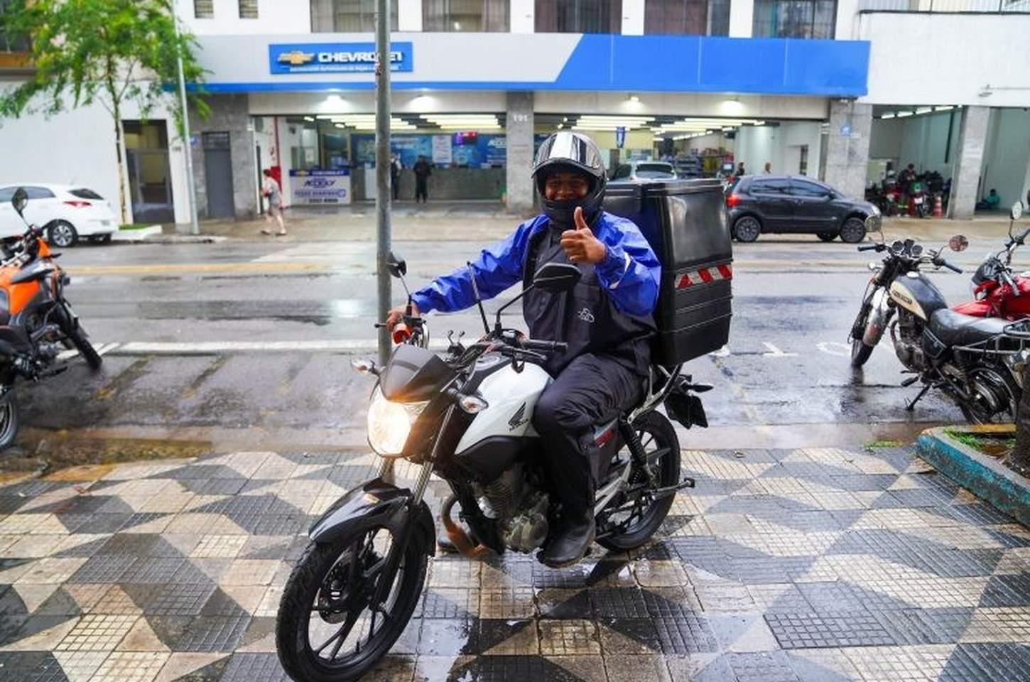 Isenção do IPVA para motos até 180cc alivia bolso de motoboys em SP