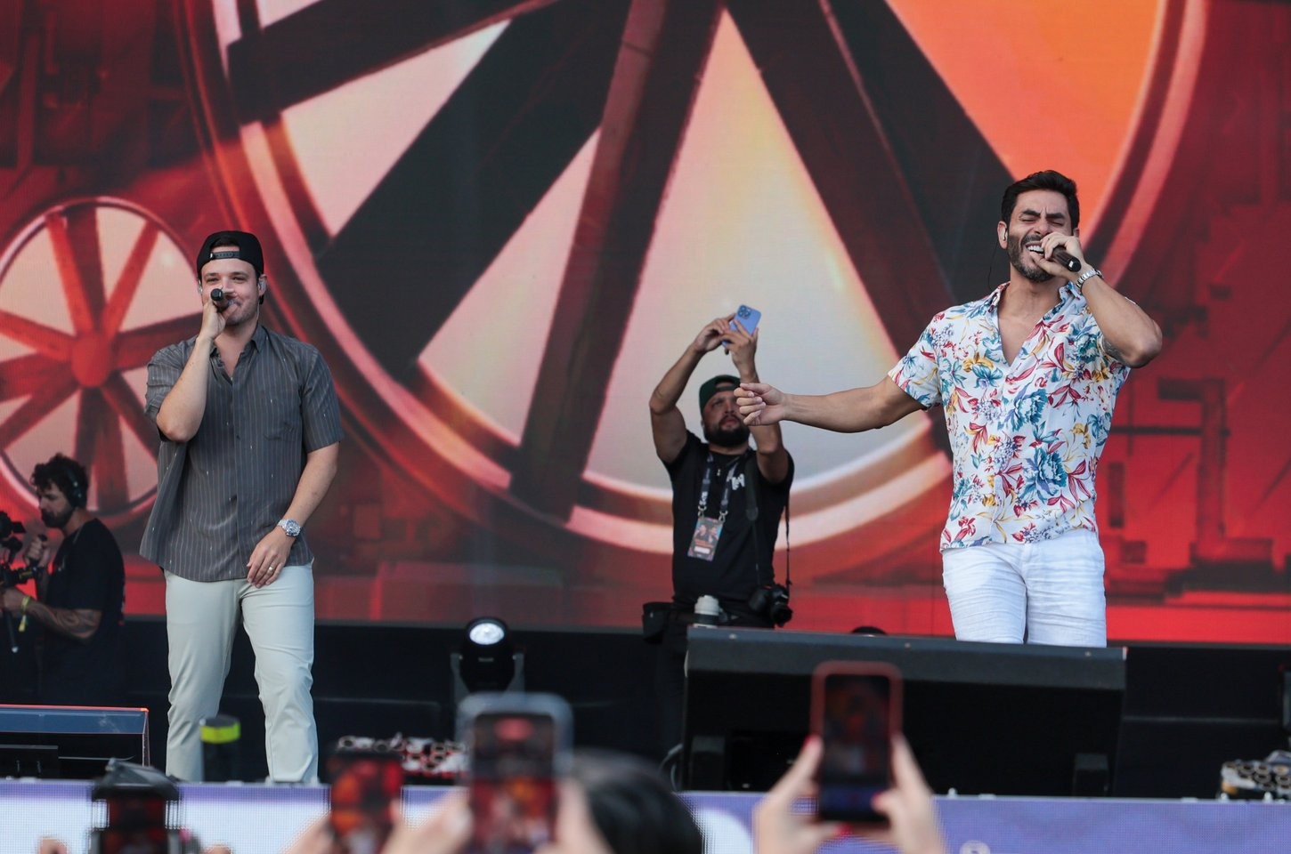 Israel & Rodolffo encerram Verão Maior Paraná com show histórico em Caiobá
