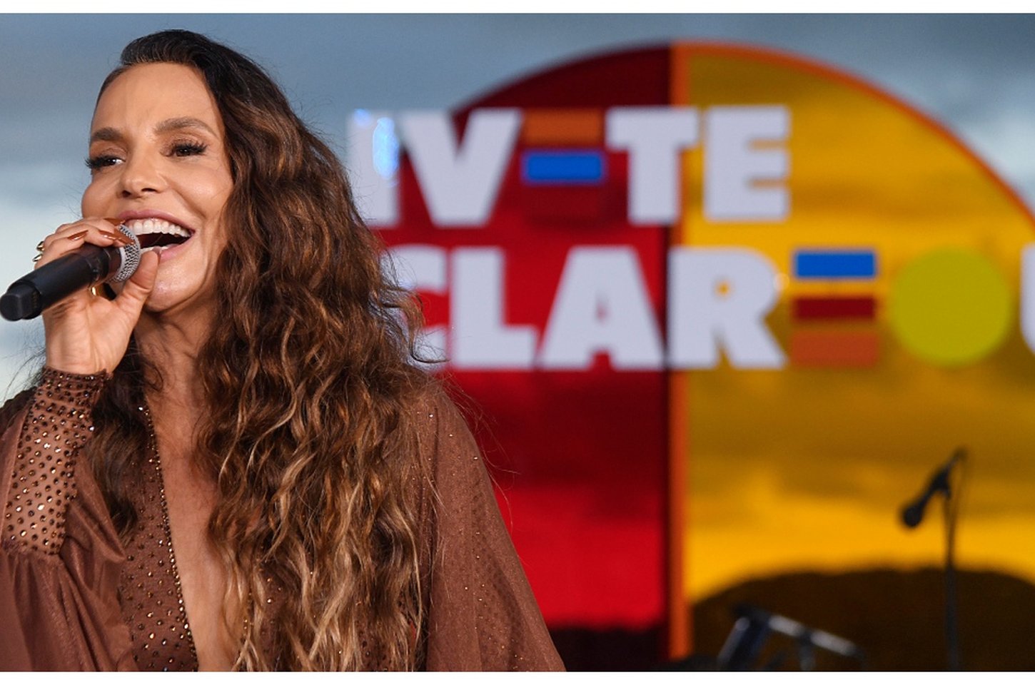 Ivete Sangalo celebra fim da turnê 'Ivete Clareou' com reflexão sobre o samba