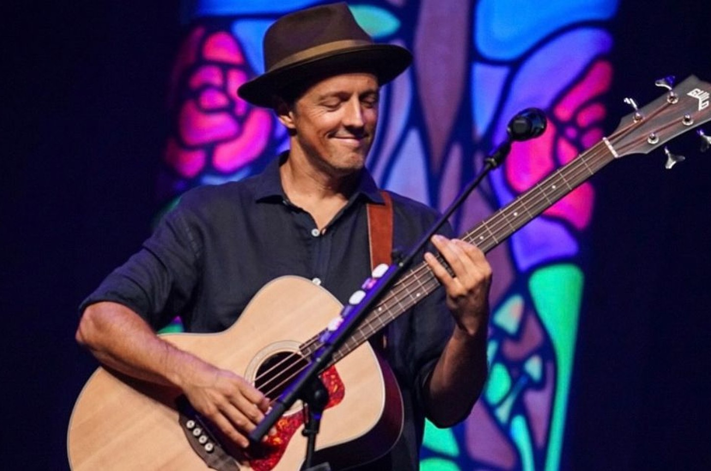 Jason Mraz retorna ao Brasil em 2026 com turnê por cinco cidades